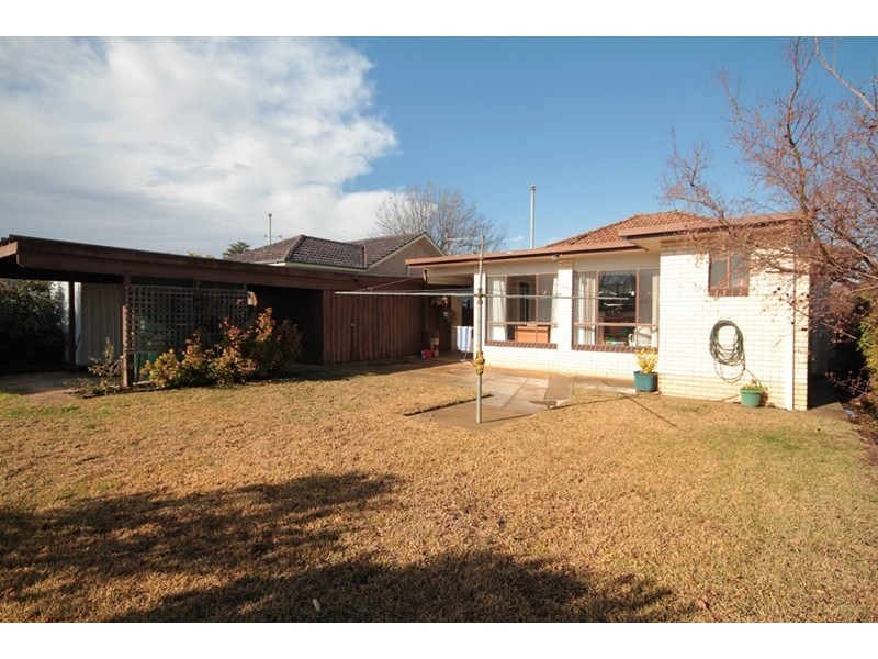 21 Huthwaite Street, Mount Austin NSW 2650