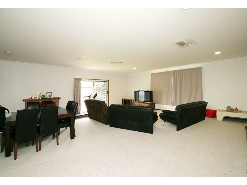 2 Fernleigh Road, Mount Austin NSW 2650