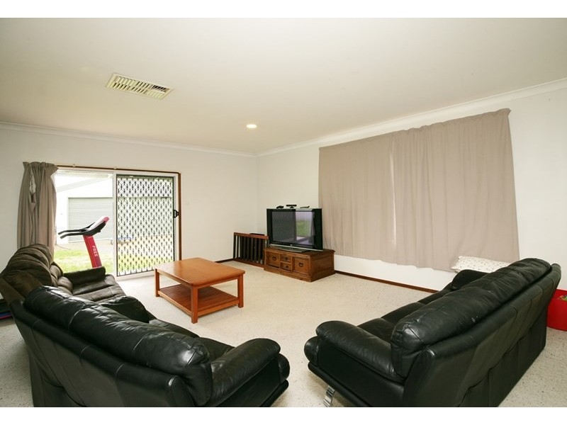 2 Fernleigh Road, Mount Austin NSW 2650