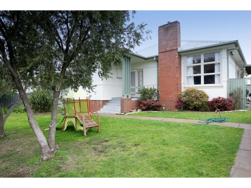 2 Fernleigh Road, Mount Austin NSW 2650