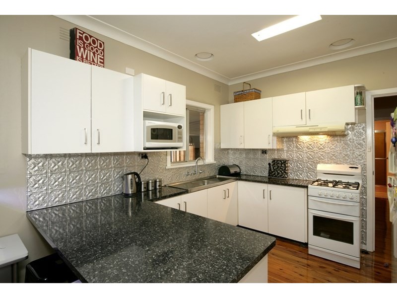 32 Walteela Avenue, Mount Austin NSW 2650