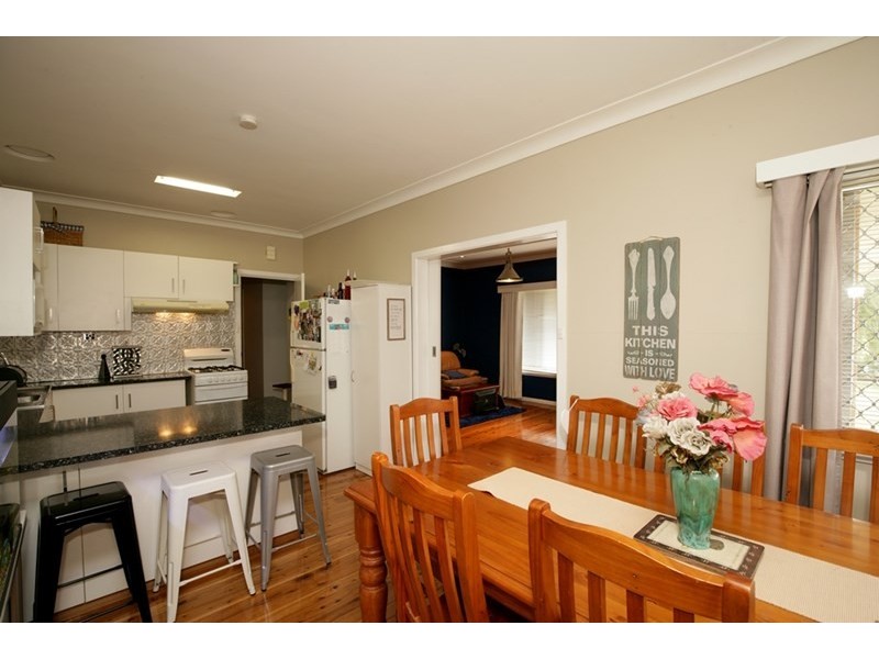 32 Walteela Avenue, Mount Austin NSW 2650