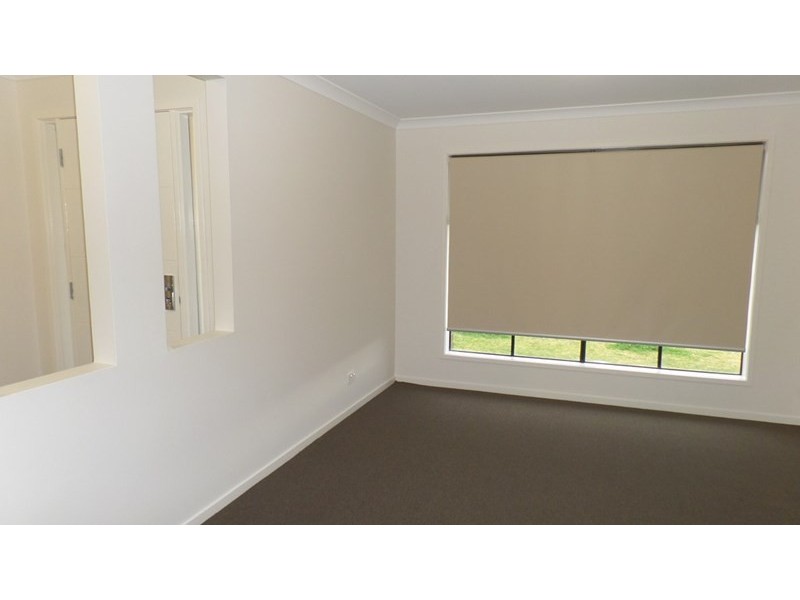 27 Melaleuca Drive, Forest Hill NSW 2651