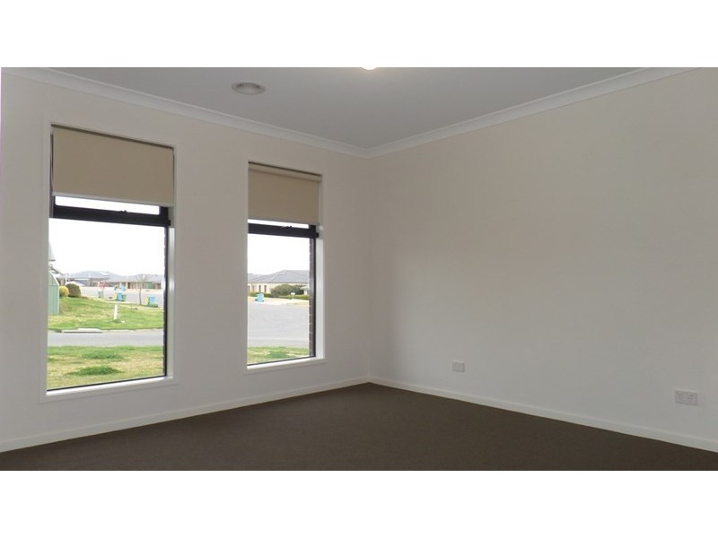 27 Melaleuca Drive, Forest Hill NSW 2651