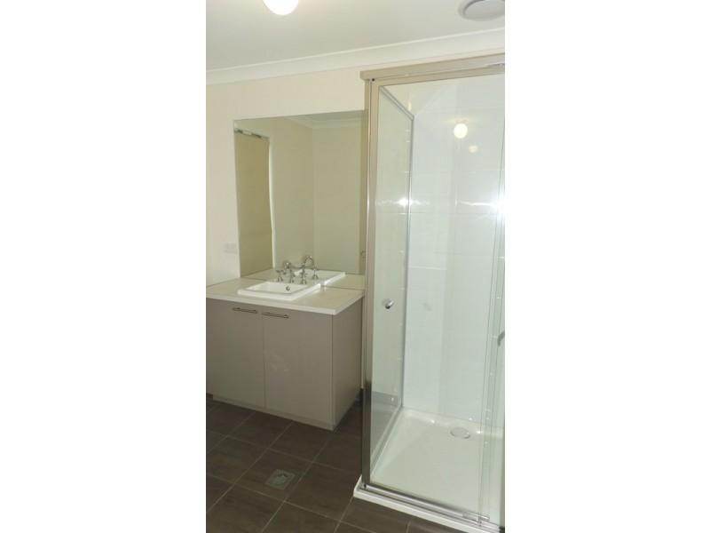 27 Melaleuca Drive, Forest Hill NSW 2651