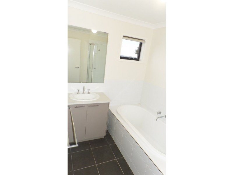 27 Melaleuca Drive, Forest Hill NSW 2651