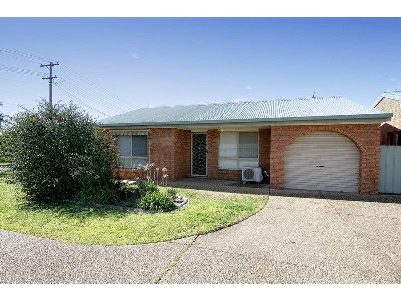 1/2 Borneo Place, Ashmont NSW 2650