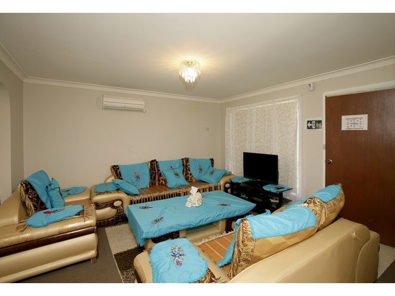 1/2 Borneo Place, Ashmont NSW 2650