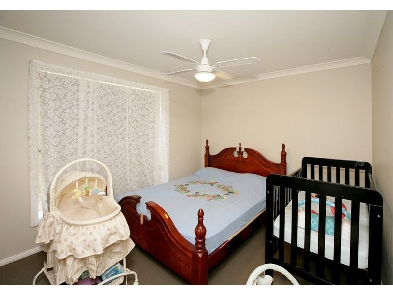1/2 Borneo Place, Ashmont NSW 2650
