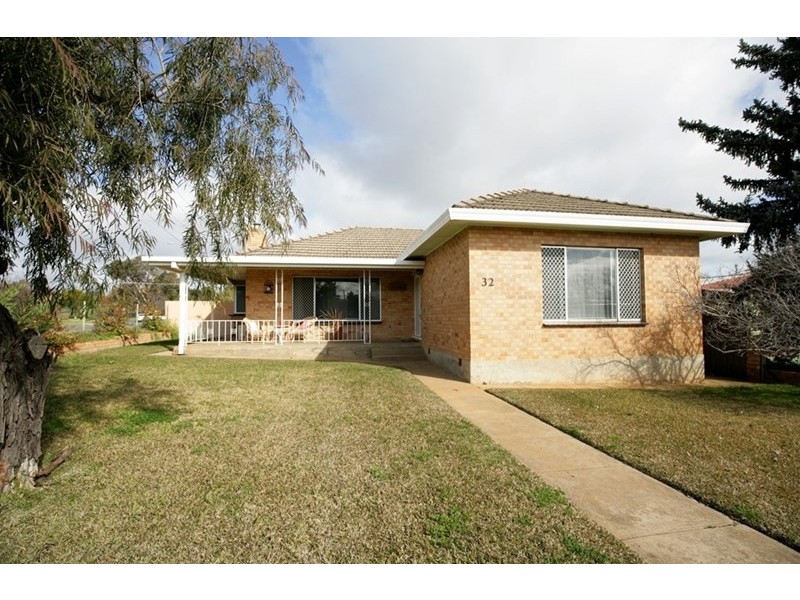 32 Walteela Avenue, Wagga Wagga NSW 2650