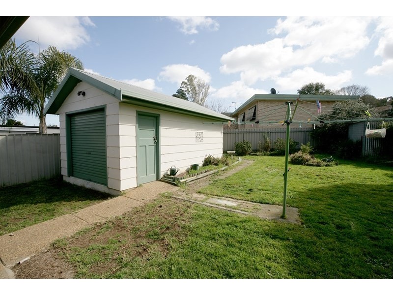 17 Tinga Crescent, Wagga Wagga NSW 2650