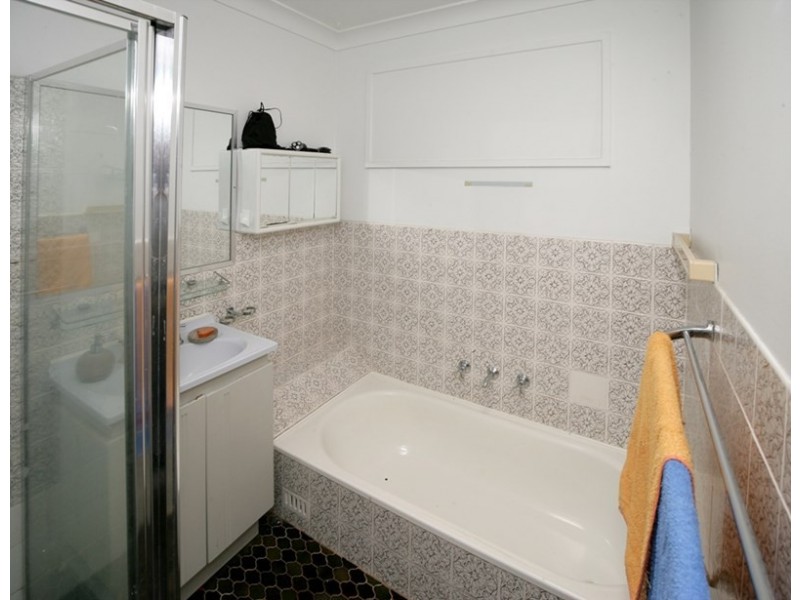 17 Tinga Crescent, Kooringal NSW 2650