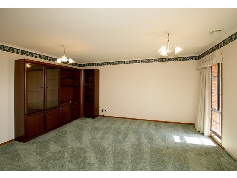 6 Roberts Way, Kooringal NSW 2650