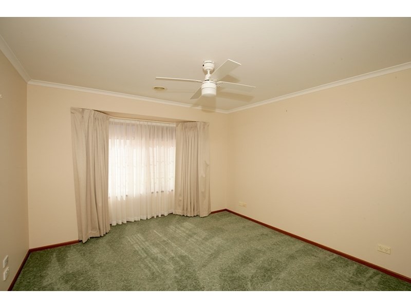 6 Roberts Way, Kooringal NSW 2650
