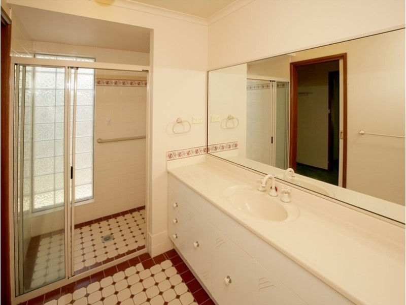6 Roberts Way, Kooringal NSW 2650