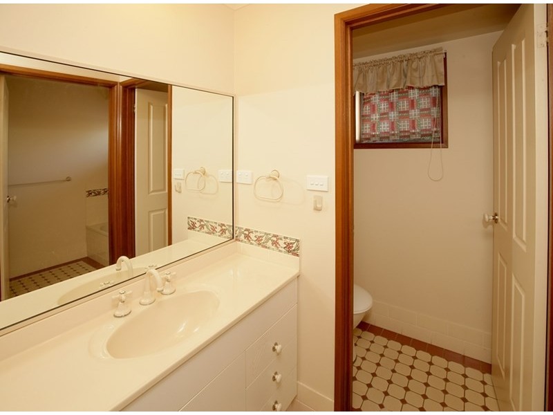 6 Roberts Way, Kooringal NSW 2650