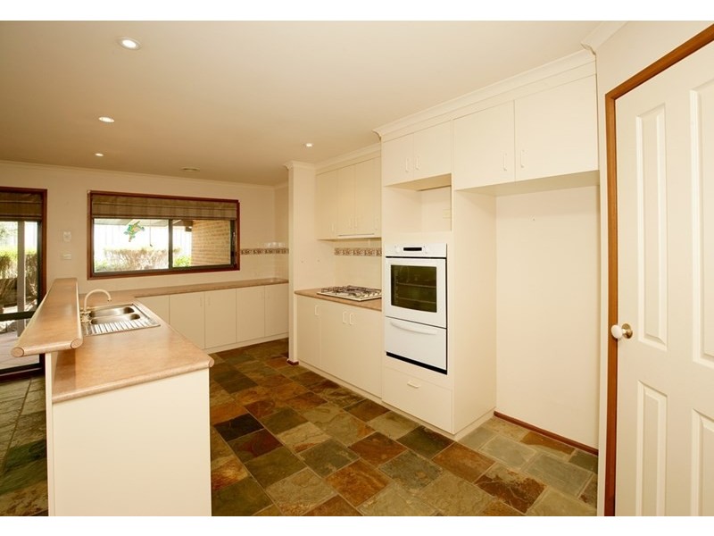6 Roberts Way, Kooringal NSW 2650