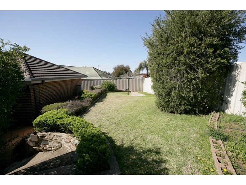 6 Roberts Way, Kooringal NSW 2650