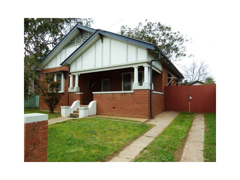 42 Coleman Street, Wagga Wagga NSW 2650