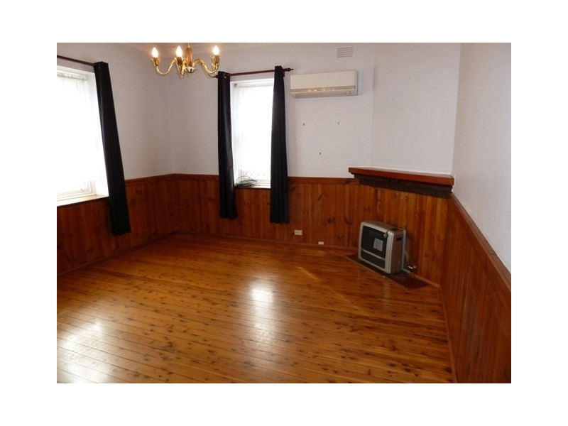 42 Coleman Street, Wagga Wagga NSW 2650