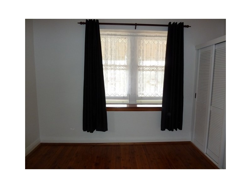 42 Coleman Street, Wagga Wagga NSW 2650