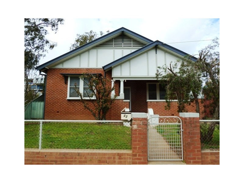 42 Coleman Street, Wagga Wagga NSW 2650