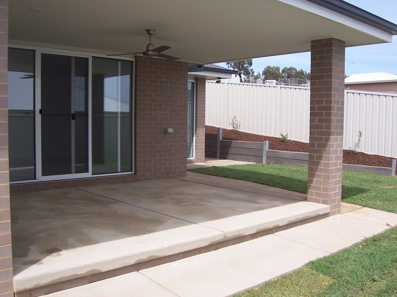 26 Brownlow Drive, Wagga Wagga NSW 2650