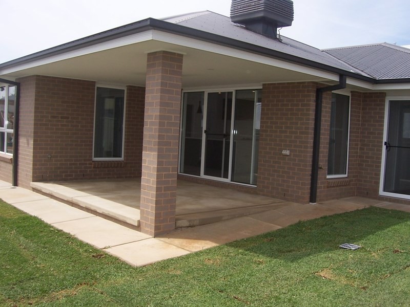 26 Brownlow Drive, Wagga Wagga NSW 2650