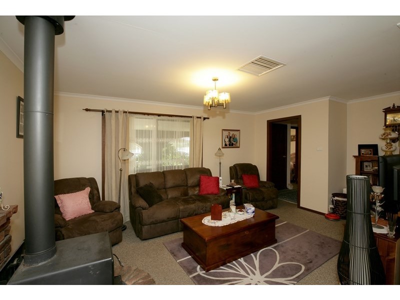 6 Ontario Drive, Lake Albert NSW 2650