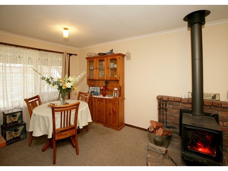 6 Ontario Drive, Lake Albert NSW 2650