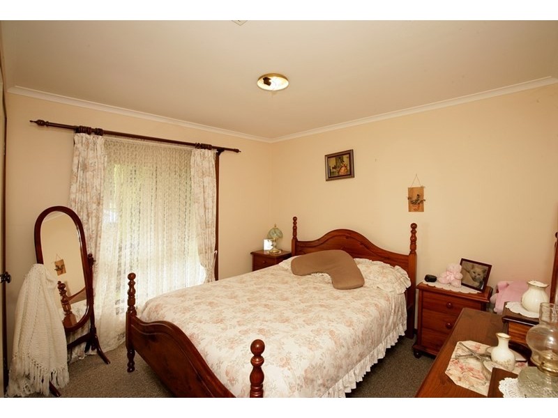 6 Ontario Drive, Lake Albert NSW 2650