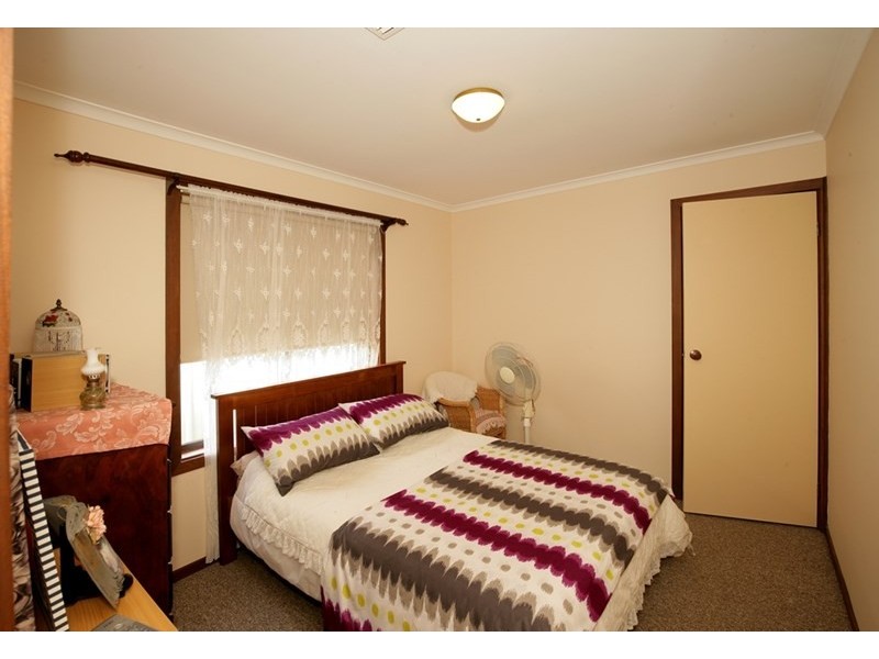 6 Ontario Drive, Lake Albert NSW 2650