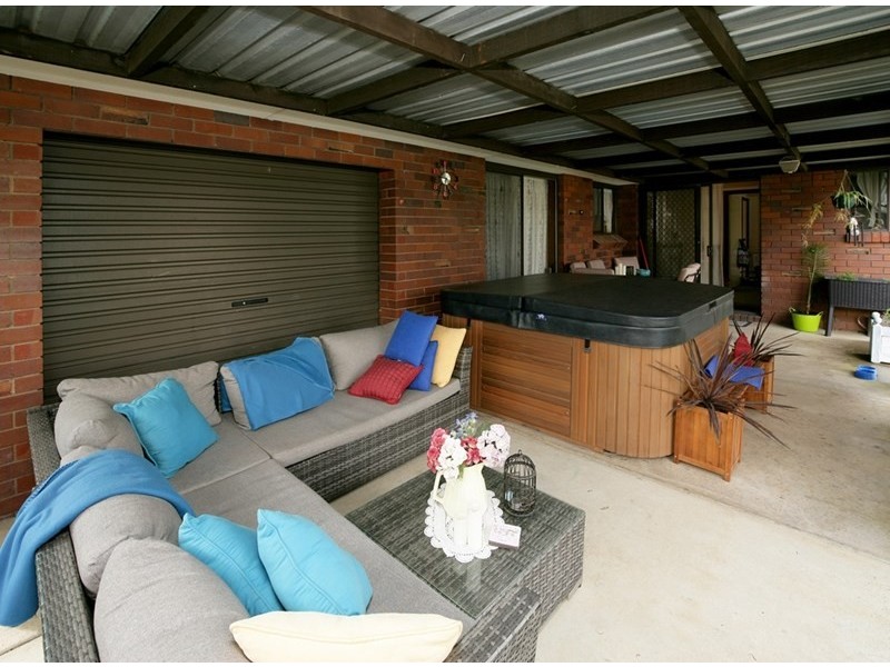 6 Ontario Drive, Lake Albert NSW 2650