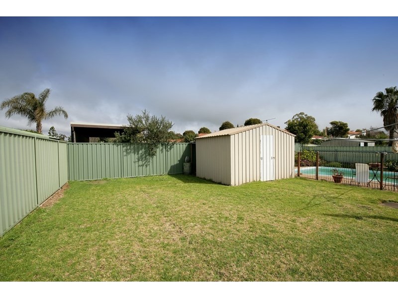 6 Ontario Drive, Lake Albert NSW 2650