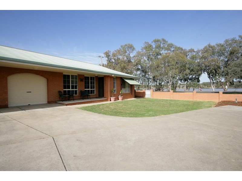 2/2 Honeysuckle Place, Lake Albert NSW 2650