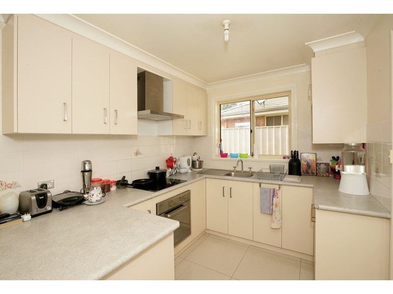 2/2 Honeysuckle Place, Lake Albert NSW 2650