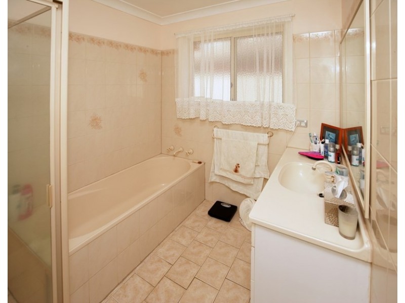 2/2 Honeysuckle Place, Lake Albert NSW 2650