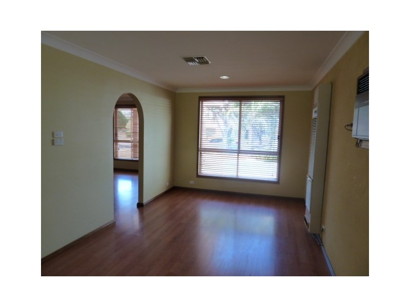 17 Sackville Drive, Forest Hill NSW 2651