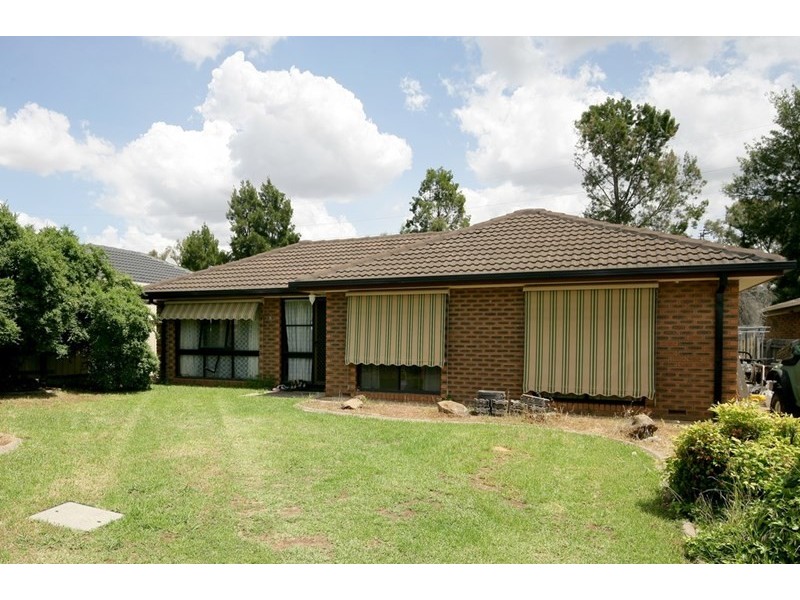 16 Adjin Street, Mount Austin NSW 2650