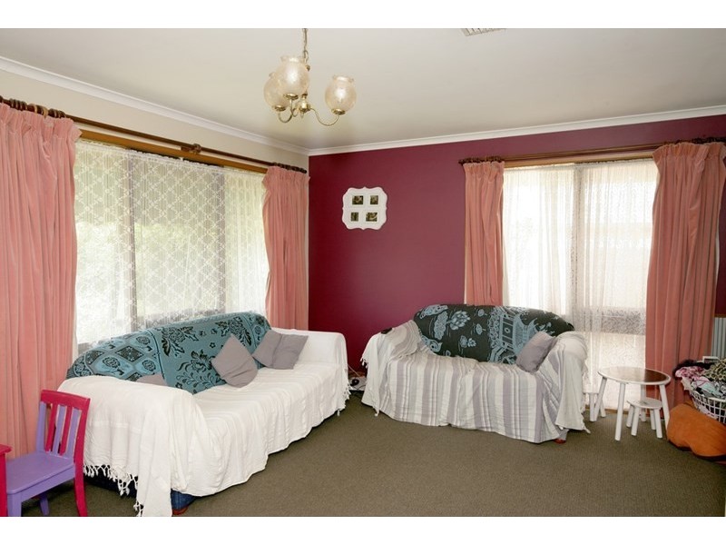 16 Adjin Street, Mount Austin NSW 2650