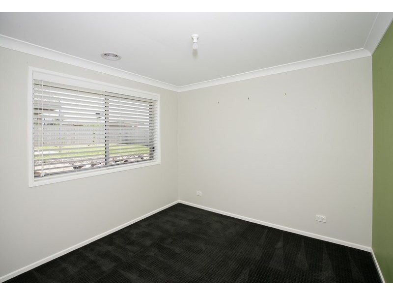 10 Tahara Crescent, Estella NSW 2650