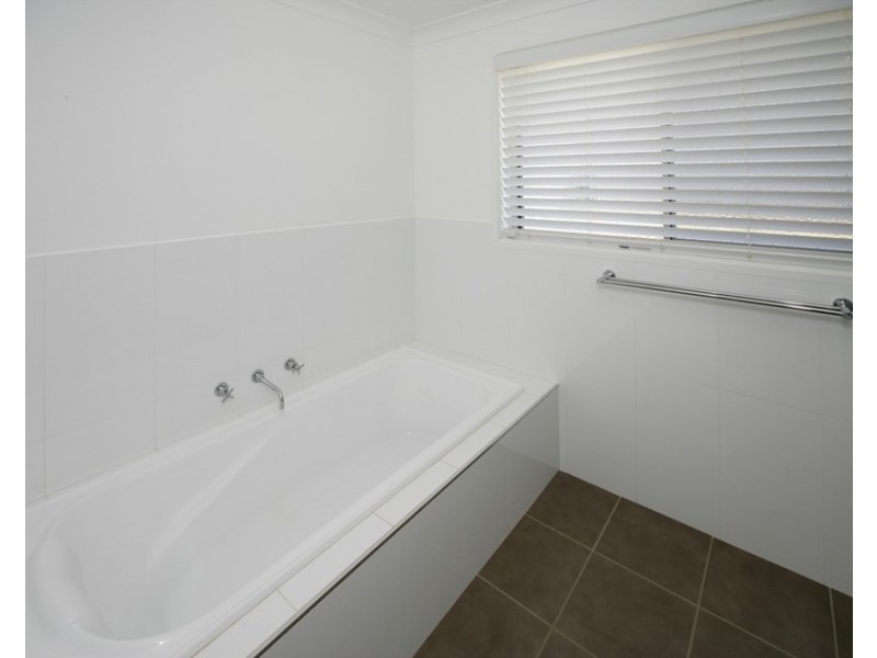 10 Tahara Crescent, Estella NSW 2650