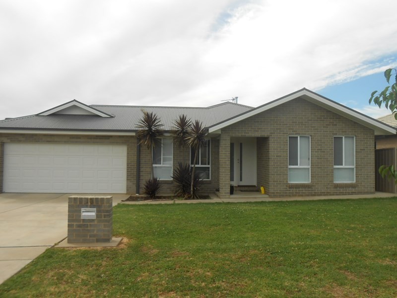 13 Mirrul Street, Wagga Wagga NSW 2650