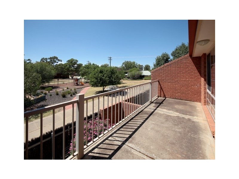 2/24 Sackville Drive, Wagga Wagga NSW 2650