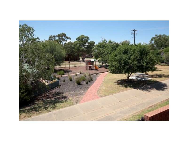 2/24 Sackville Drive, Wagga Wagga NSW 2650