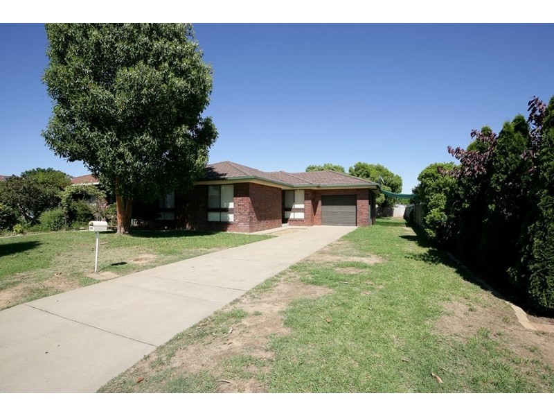 34 Naretha Street, Glenfield Park NSW 2650