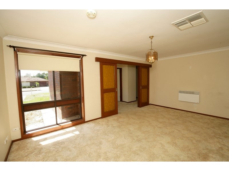 34 Naretha Street, Glenfield Park NSW 2650