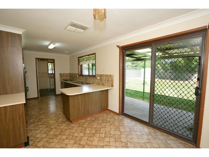 34 Naretha Street, Glenfield Park NSW 2650