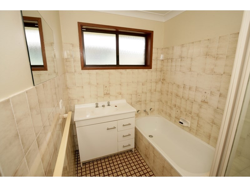 34 Naretha Street, Glenfield Park NSW 2650