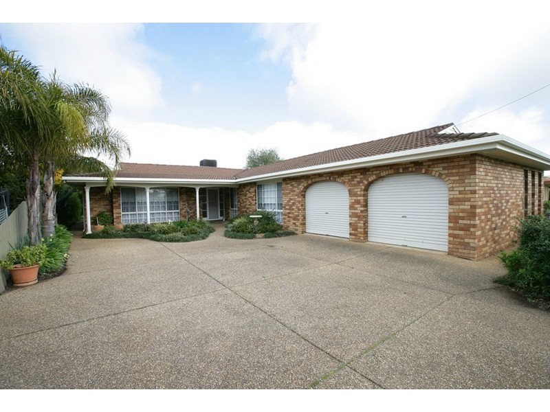 34 Oleander Crescent, Lake Albert NSW 2650